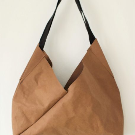 duża torba z papieru - wegańska - ze specjalnego papieru do szycia i prania w kolorze toffi do noszenia na ramieniu